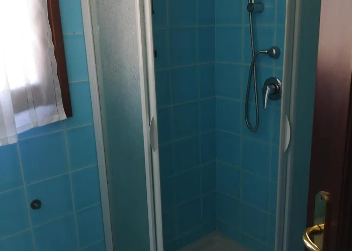 拉特拉萨酒店 住宿加早餐酒店 3*